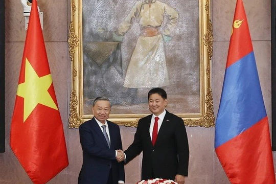 Việt Nam-Mông Cổ ra Tuyên bố chung về thiết lập quan hệ Đối tác Toàn diện Việt Nam-Mông Cổ ra Tuyên bố chung về thiết lập quan hệ Đối tác Toàn diện