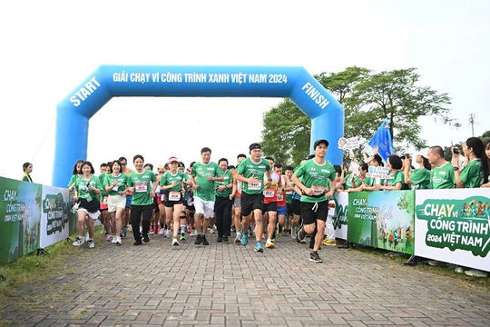 Hơn 1.000 vận động viên tham gia Giải chạy bộ “Vì Công trình xanh Việt Nam năm 2024”