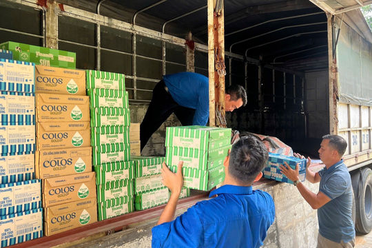 Cộng đồng góp 1, Vinamilk góp thêm 1 để nhân đôi hỗ trợ cho học sinh các tỉnh gặp thiên tai