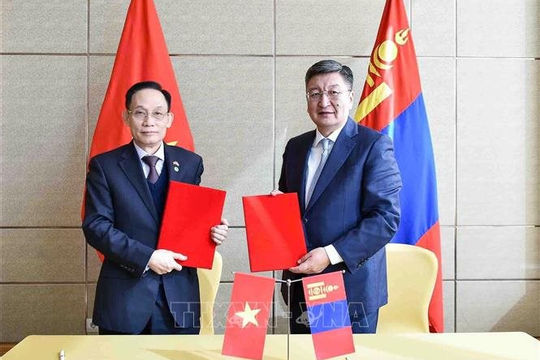 Trưởng ban Đối ngoại Trung ương Lê Hoài Trung làm việc với lãnh đạo các chính đảng tại Mông Cổ Trưởng ban Đối ngoại Trung ương Lê Hoài Trung làm việc với lãnh đạo các chính đảng tại Mông Cổ