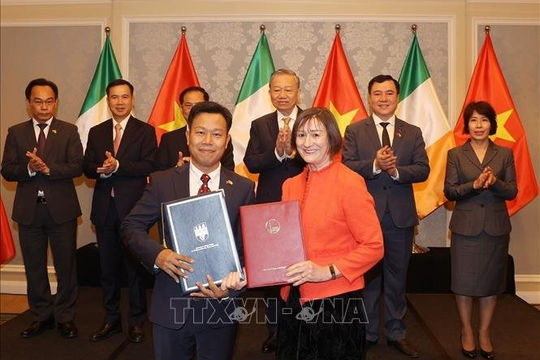 Tổng Bí thư, Chủ tịch nước Tô Lâm chứng kiến Lễ trao các văn kiện hợp tác giữa Việt Nam - Ireland