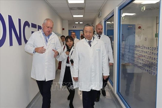 Tổng Bí thư, Chủ tịch nước Tô Lâm thăm Viện Nghiên cứu và Đào tạo về xử lý sinh học quốc gia Ireland