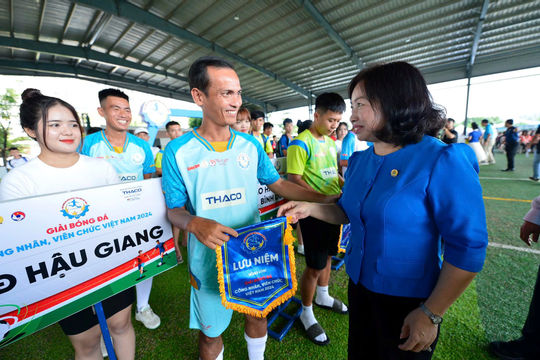 Giải bóng đá công nhân, viên chức Việt Nam 2024: Khai mạc vòng loại khu vực Bình Dương Giải bóng đá công nhân, viên chức Việt Nam 2024: Khai mạc vòng loại khu vực Bình Dương