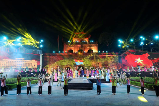 Khai mạc của Lễ hội Áo dài Du lịch Hà Nội 2024 Khai mạc của Lễ hội Áo dài Du lịch Hà Nội 2024