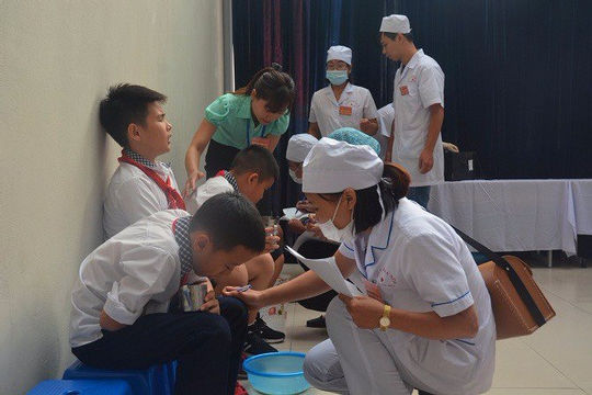 Kiểm tra đột xuất an toàn thực phẩm tại các nhà ăn tập thể