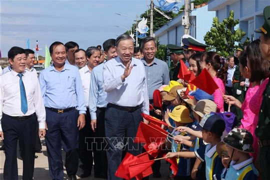 Tổng Bí thư, Chủ tịch nước Tô Lâm thăm, làm việc tại huyện đảo Cồn Cỏ (Quảng Trị)