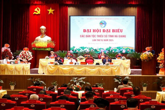 Đoàn kết, đổi mới sáng tạo, phát huy lợi thế, tiềm năng hội nhập và phát triển bền vững  Đoàn kết, đổi mới sáng tạo, phát huy lợi thế, tiềm năng hội nhập và phát triển bền vững