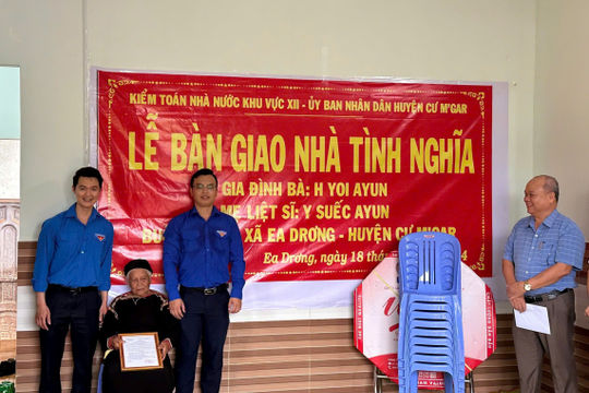 Kiểm toán nhà nước khu vực XII trao nhà tình nghĩa cho gia đình thân nhân liệt sĩ tại Đắk Lắk