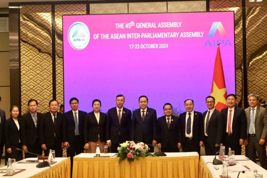 Tổng Kiểm toán nhà nước Ngô Văn Tuấn thăm, làm việc tại Lào