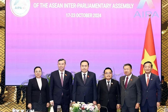 Chủ tịch Quốc hội Trần Thanh Mẫn tiếp Chủ tịch cơ quan Kiểm toán nhà nước Lào