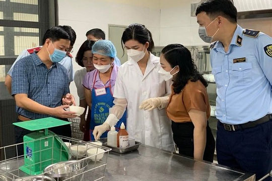 Hà Nội sẽ điều tra, rà soát các cơ sở dịch vụ ăn uống, thức ăn đường phố từ 28/10 đến 15/11 