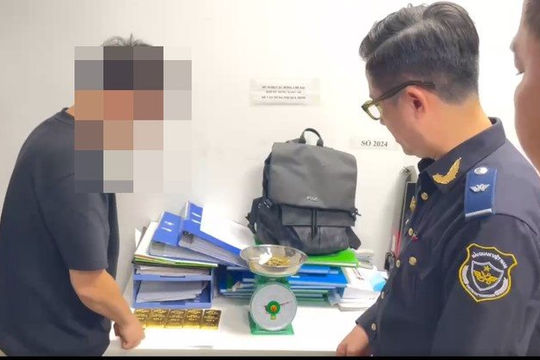 Hà Nội: Điều tra vụ vận chuyển 7kg kim loại nghi là vàng tại Sân bay Nội Bài