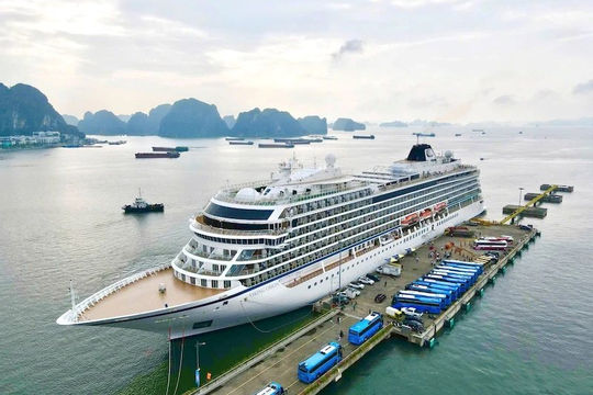 Quảng Ninh đón khách du lịch quốc tế thứ 3 triệu