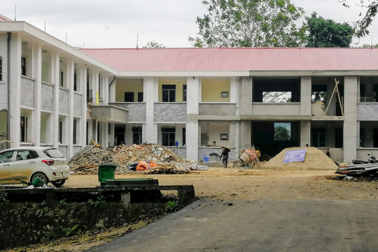 Cần thêm điều kiện để giải bài toán “có tiền mà trụ sở hỏng không sửa được”