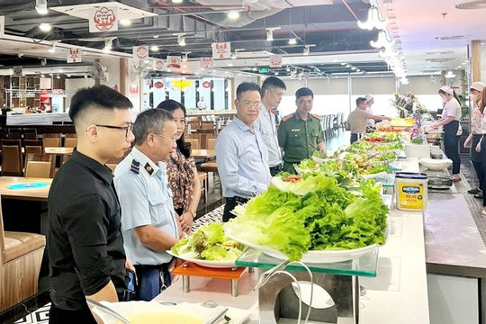 Hà Nội xử phạt 10 cơ sở vi phạm lĩnh vực an toàn thực phẩm và y tế