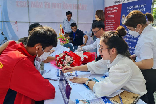 Đưa người lao động đi làm việc ở nước ngoài - “bước đệm” để thoát nghèo bền vững