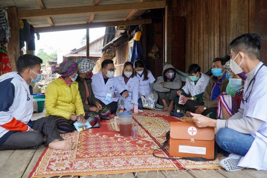 Quảng Bình quy định mức hỗ trợ nhân viên y tế thôn, bản và cô đỡ thôn, bản