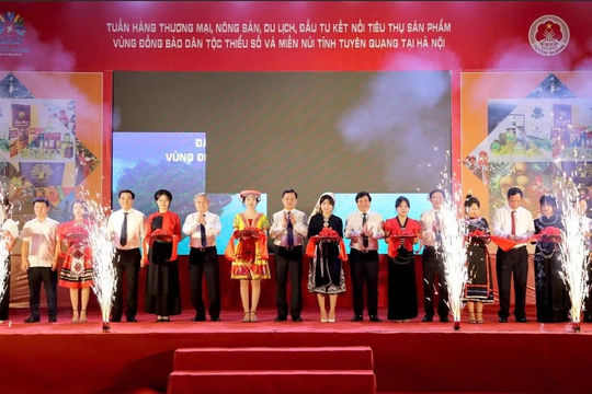 Quảng bá, giới thiệu tiềm năng văn hóa, du lịch vùng đồng bào dân tộc thiểu số tỉnh Tuyên Quang Quảng bá, giới thiệu tiềm năng văn hóa, du lịch vùng đồng bào dân tộc thiểu số tỉnh Tuyên Quang