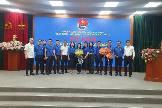 Phát huy vai trò tiên phong, sáng tạo của tuổi trẻ để hoàn thành tốt nhiệm vụ được giao Phát huy vai trò tiên phong, sáng tạo của tuổi trẻ để hoàn thành tốt nhiệm vụ được giao
