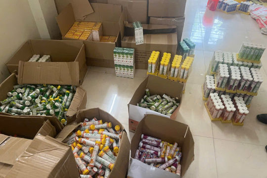 Hà Nội tiếp tục triệt phá cơ sở lớn có dấu hiệu sản xuất thực phẩm giả mạo nhãn hiệu  Hà Nội tiếp tục triệt phá cơ sở lớn có dấu hiệu sản xuất thực phẩm giả mạo nhãn hiệu