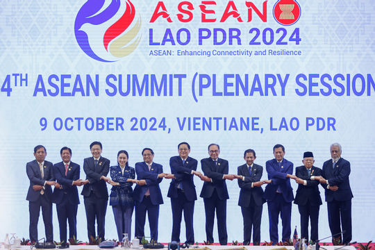 Việt Nam cùng ASEAN đổi mới để bay cao, sáng tạo để vươn xa, hội nhập để phát triển Việt Nam cùng ASEAN đổi mới để bay cao, sáng tạo để vươn xa, hội nhập để phát triển