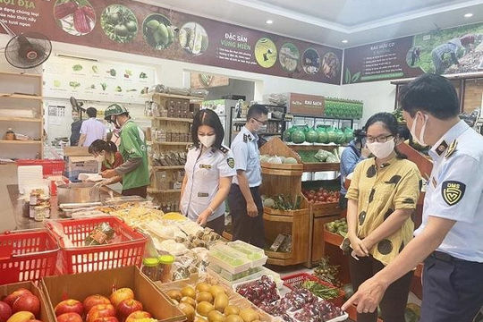 Hà Nội: Tăng cường kiểm tra, kiểm soát việc kinh doanh trái cây   Hà Nội: Tăng cường kiểm tra, kiểm soát việc kinh doanh trái cây