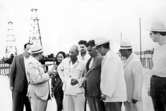 Petrovietnam - Tự hào Ngày truyền thống ngành Dầu khí Việt Nam Petrovietnam - Tự hào Ngày truyền thống ngành Dầu khí Việt Nam