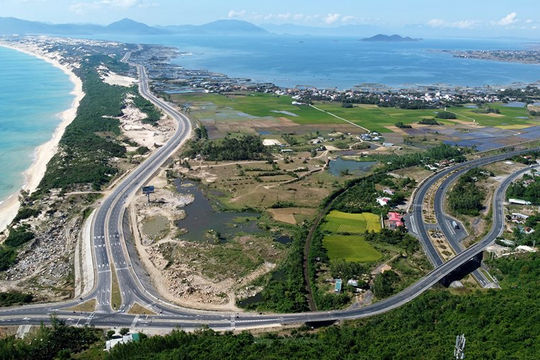 Vốn trái phiếu chính phủ: Gánh lãi vay lớn, lãng phí không nhỏ Vốn trái phiếu chính phủ: Gánh lãi vay lớn, lãng phí không nhỏ