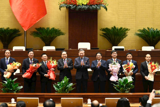 Quốc hội bầu Tổng Thư ký Quốc hội, phê chuẩn bổ nhiệm Bộ trưởng Bộ Tài chính, Bộ trưởng Bộ Giao thông vận tải Quốc hội bầu Tổng Thư ký Quốc hội, phê chuẩn bổ nhiệm Bộ trưởng Bộ Tài chính, Bộ trưởng Bộ Giao thông vận tải