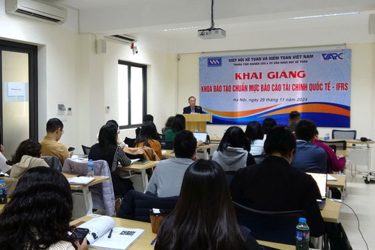 VAA khai giảng khóa đào tạo Chuẩn mực báo cáo tài chính quốc tế - IFRS VAA khai giảng khóa đào tạo Chuẩn mực báo cáo tài chính quốc tế - IFRS