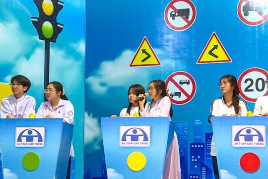 “An toàn giao thông - Bình an cuộc sống” “An toàn giao thông - Bình an cuộc sống”