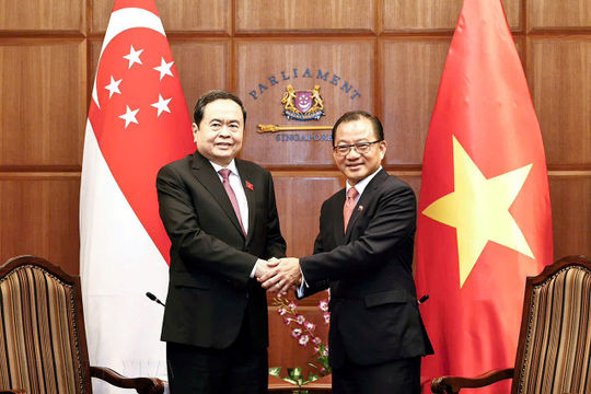 Kinh tế, thương mại tiếp tục là trụ cột quan trọng trong quan hệ song phương Việt Nam - Singapore Kinh tế, thương mại tiếp tục là trụ cột quan trọng trong quan hệ song phương Việt Nam - Singapore
