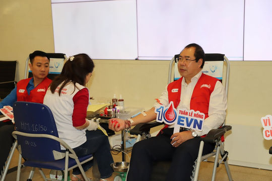 EVN triển khai chương trình hiến máu tình nguyện - tuần lễ hồng EVN lần thứ X  EVN triển khai chương trình hiến máu tình nguyện - tuần lễ hồng EVN lần thứ X
