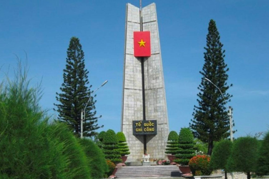 Cấp Bằng “Tổ quốc ghi công” cho 12 liệt sĩ Quân khu 7 Cấp Bằng “Tổ quốc ghi công” cho 12 liệt sĩ Quân khu 7