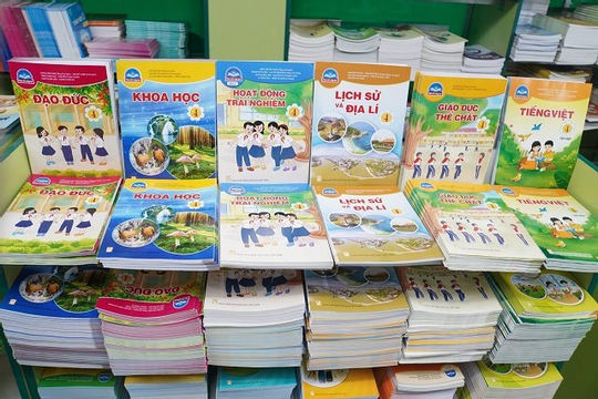 Biên soạn, cung ứng sách giáo khoa đảm bảo chất lượng, giá cả phù hợp Biên soạn, cung ứng sách giáo khoa đảm bảo chất lượng, giá cả phù hợp