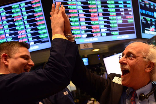 Chứng khoán thế giới: Nasdaq lập “đỉnh” mới, thị trường châu Á phần lớn giảm điểm