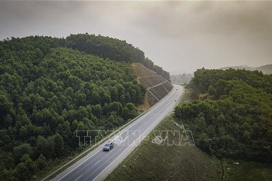Tập trung nguồn vốn để hoàn thành đúng tiến độ một số dự án cao tốc Tập trung nguồn vốn để hoàn thành đúng tiến độ một số dự án cao tốc