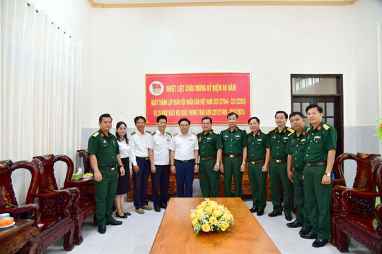 Kiểm toán nhà nước khu vực V thăm và chúc mừng kỷ niệm 80 năm ngày thành lập Quân đội Nhân dân Việt Nam