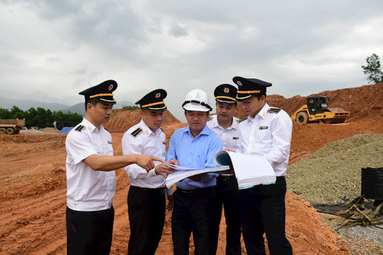 Cán bộ là then chốt của then chốt Cán bộ là then chốt của then chốt