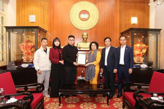 Hơn 2 tỷ đồng hỗ trợ người nghèo, người có hoàn cảnh khó khăn  Hơn 2 tỷ đồng hỗ trợ người nghèo, người có hoàn cảnh khó khăn