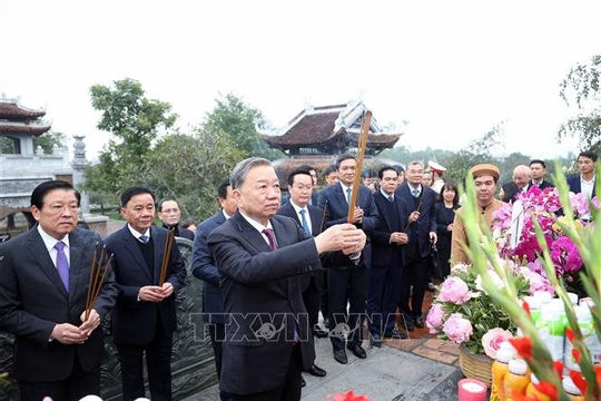 Tổng Bí thư Tô Lâm dâng hương tưởng niệm Chủ tịch Hồ Chí Minh tại Nghệ An Tổng Bí thư Tô Lâm dâng hương tưởng niệm Chủ tịch Hồ Chí Minh tại Nghệ An