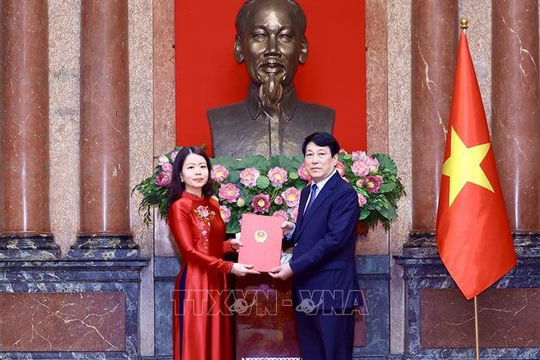 Chủ tịch nước Lương Cường trao Quyết định phong hàm Đại sứ