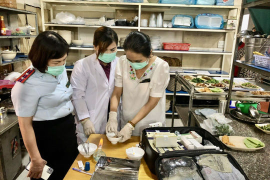 Tăng cường các biện pháp đảm bảo an toàn thực phẩm dịp Tết Tăng cường các biện pháp đảm bảo an toàn thực phẩm dịp Tết
