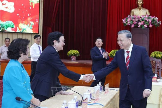 Tổng Bí thư gặp mặt nguyên Lãnh đạo Đảng, Nhà nước tại các tỉnh, thành phía Nam Tổng Bí thư gặp mặt nguyên Lãnh đạo Đảng, Nhà nước tại các tỉnh, thành phía Nam