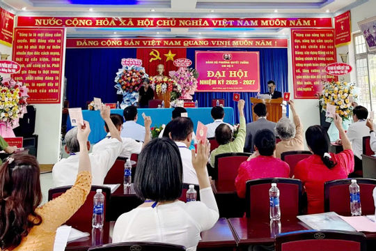 Cán bộ, đảng viên phải dũng cảm hy sinh để đất nước phát triển