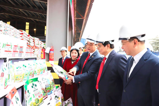 Supe Lâm Thao tiếp tục tạo đột phá với 14 sản phẩm phân bón công nghệ tiên tiến nhất  Supe Lâm Thao tiếp tục tạo đột phá với 14 sản phẩm phân bón công nghệ tiên tiến nhất