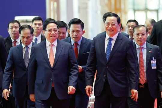 Củng cố và phát triển quan hệ hữu nghị, hợp tác toàn diện Việt Nam - Lào Củng cố và phát triển quan hệ hữu nghị, hợp tác toàn diện Việt Nam - Lào