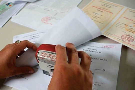 Ủy ban nhân dân cấp xã được chứng thực các văn bản do nước ngoài cấp