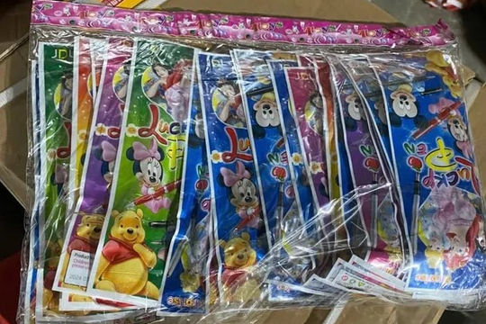 Hà Nội: “Chặn đứng” hơn 13 tấn thực phẩm không rõ nguồn gốc chuẩn bị lưu thông ra thị trường 