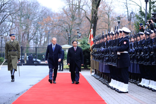 Thủ tướng Donald Tusk chủ trì lễ đón Thủ tướng Phạm Minh Chính thăm chính thức Ba Lan